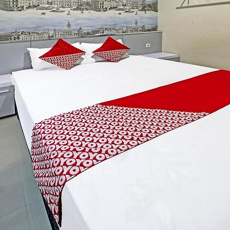 Super Oyo 91202 Family Guest House Syariah Tulungagung Exteriér fotografie